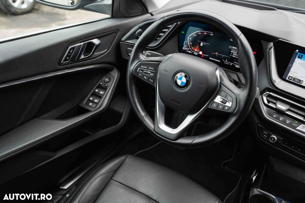 BMW Seria 2 218d Aut. - 31