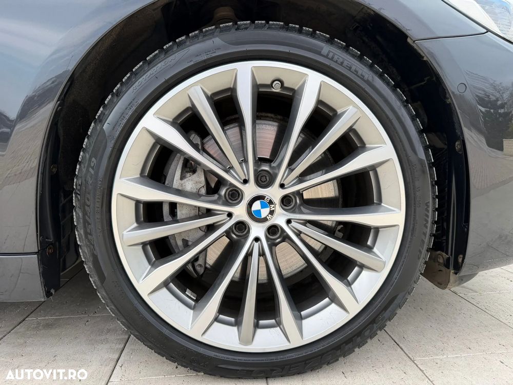 BMW Seria 5 530d xDrive AT MHEV - 28