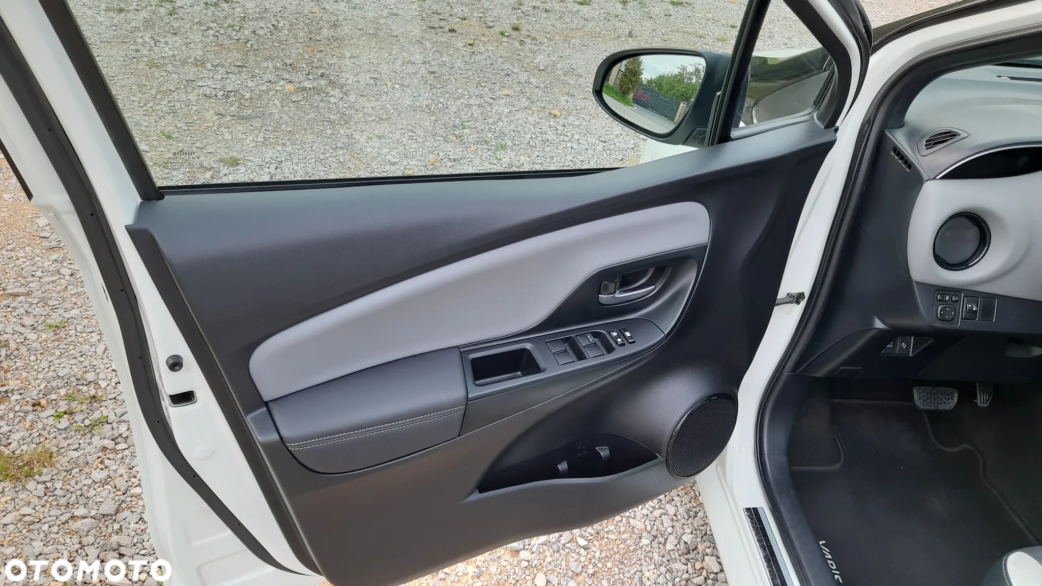 Toyota Yaris Hybrid 1.5 VVT-i Style Selection - 22