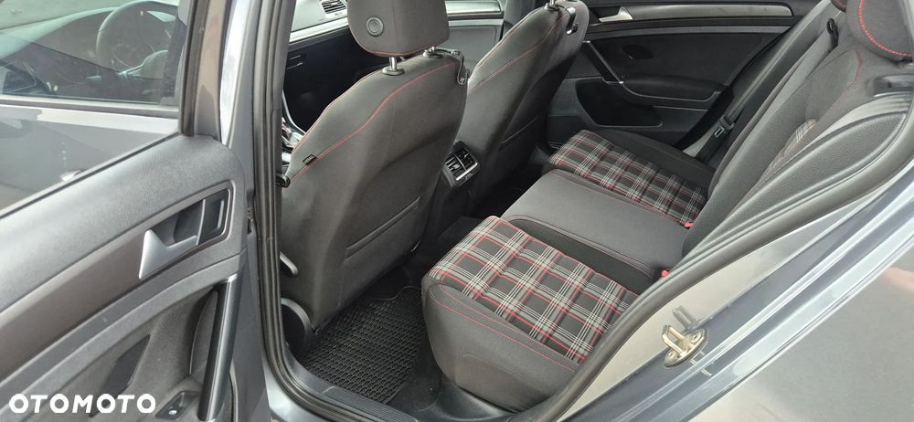 Volkswagen Golf 2.0 TSI GTI DSG - 14