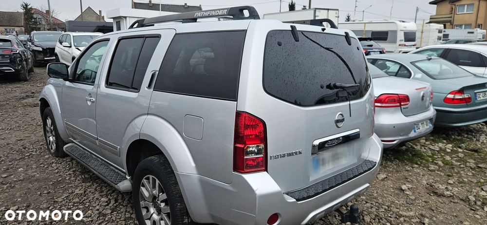 Nissan Pathfinder 3.0 D V6 LE EU5 - 1