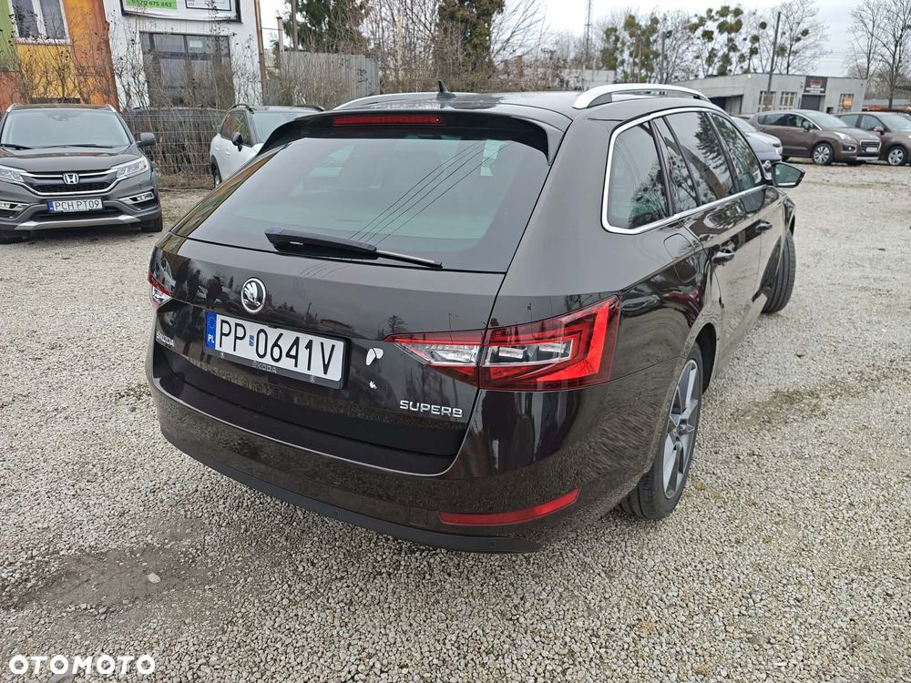 Skoda Superb 2.0 TDI DSG Premium Edition - 5