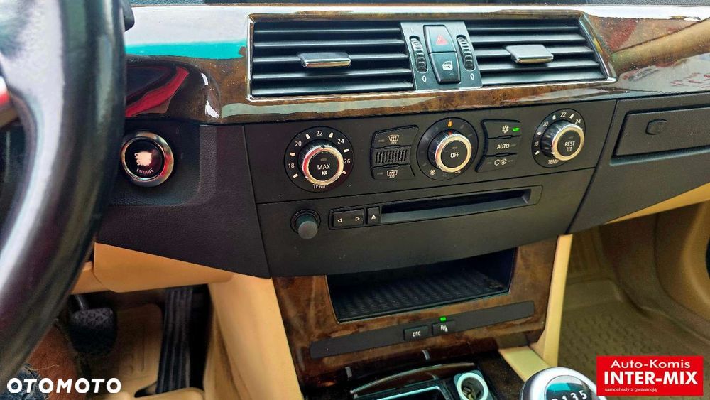 BMW Seria 5 523i - 23