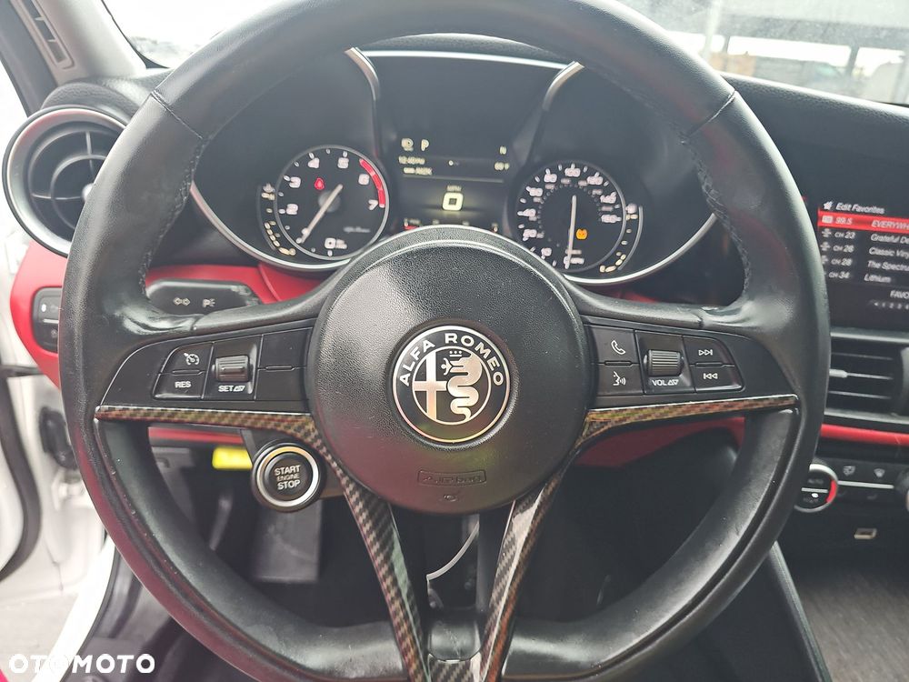 Alfa Romeo Giulia 2.0 Turbo TI Q4 - 9