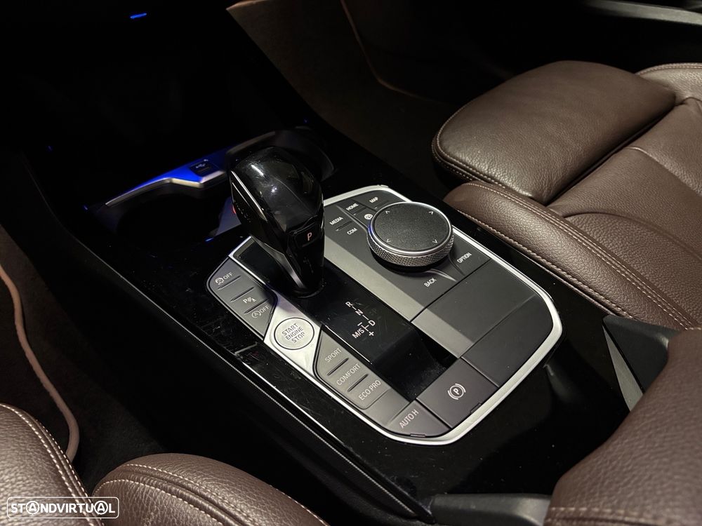 BMW 118 i Line Luxury Auto - 8