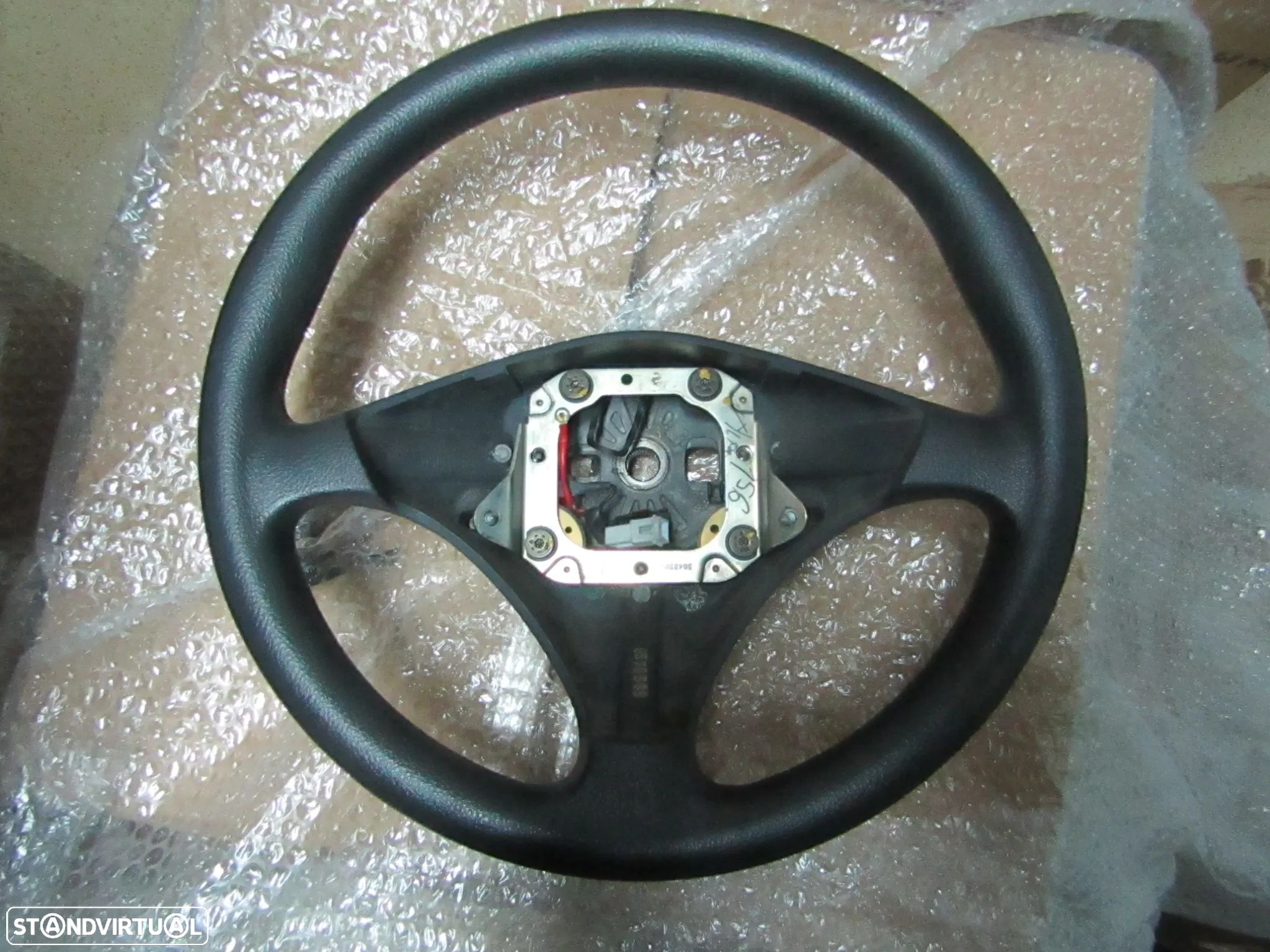 Volante Alfa Romeo 156 em bom estado - 1