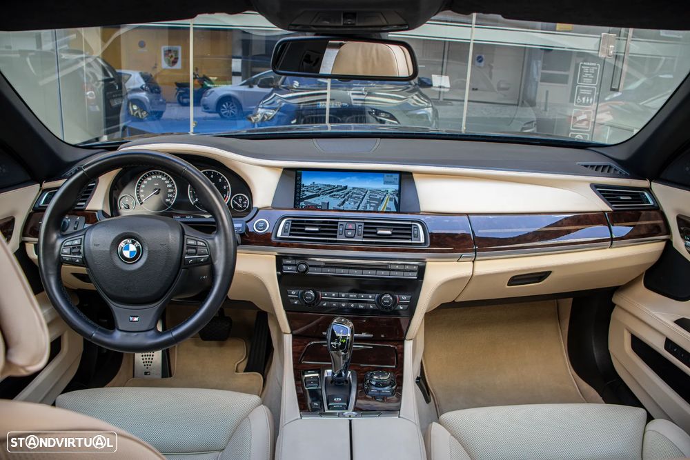 BMW 760 i - 12