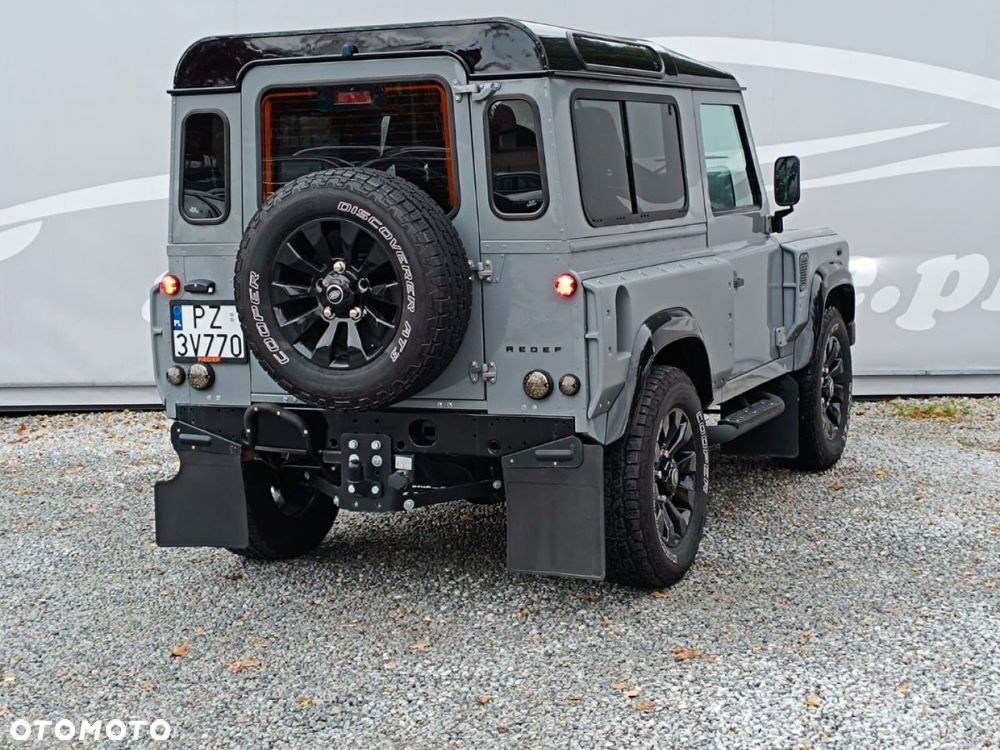 Land Rover Defender - 20