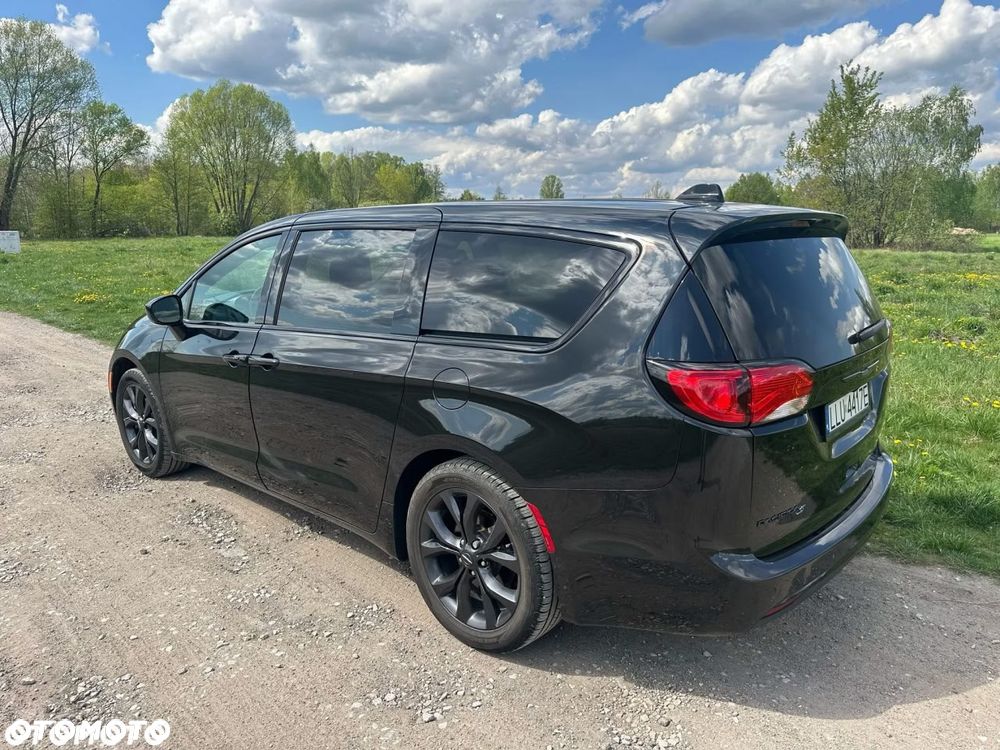 Chrysler Pacifica - 8