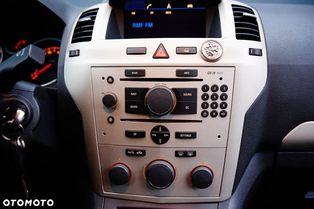 Opel Zafira 1.8 Cosmo - 24