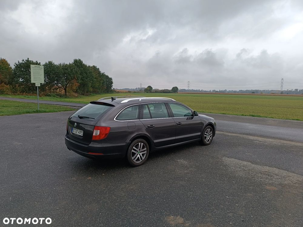 Skoda Superb Combi 2.0 TDI DSG Exclusive - 6