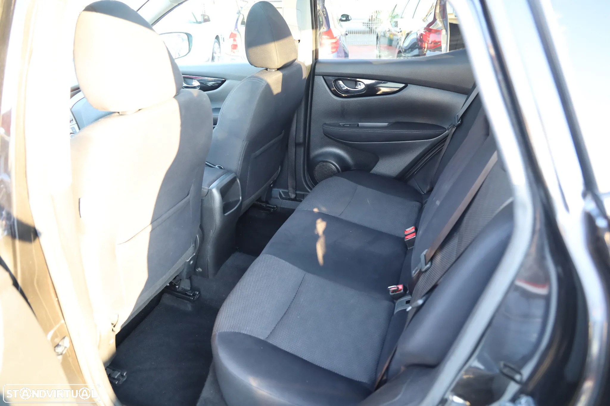 Nissan Qashqai 1.5 dCi N-Connecta 18 - 14