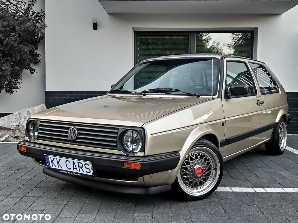 Volkswagen Golf - 1