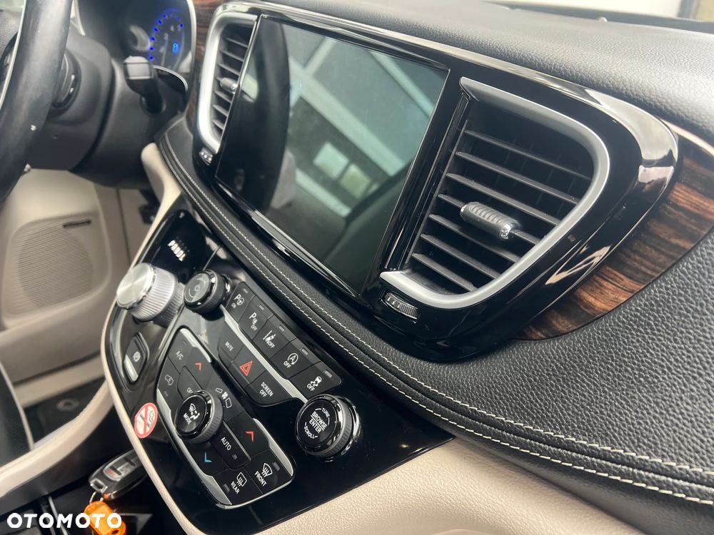 Chrysler Pacifica - 11