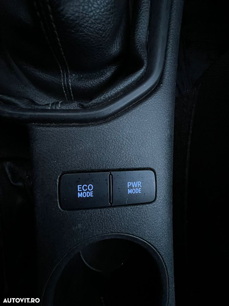 Toyota Hilux 2.4D 150CP 4x4 Double Cab 6MT Style - 15