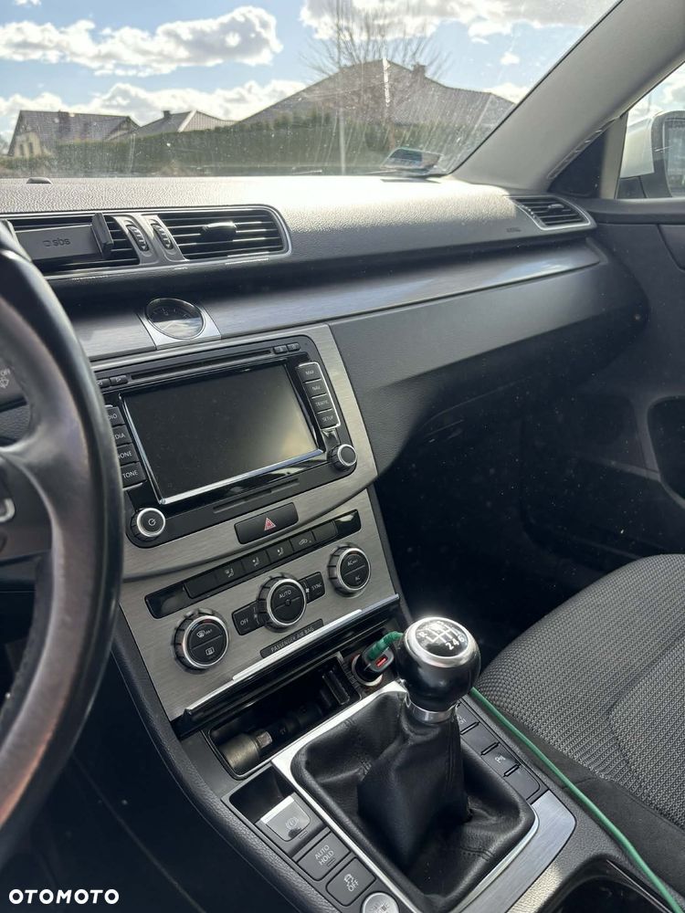 Volkswagen Passat 2.0 TDI Comfortline - 14