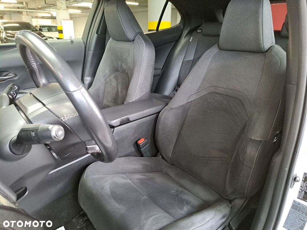 Lexus UX 250h GPF Business Edition 2WD - 32