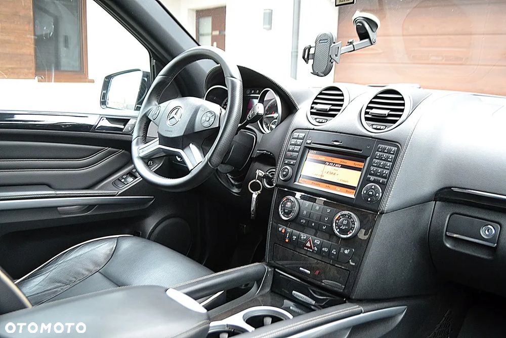 Mercedes-Benz ML - 23