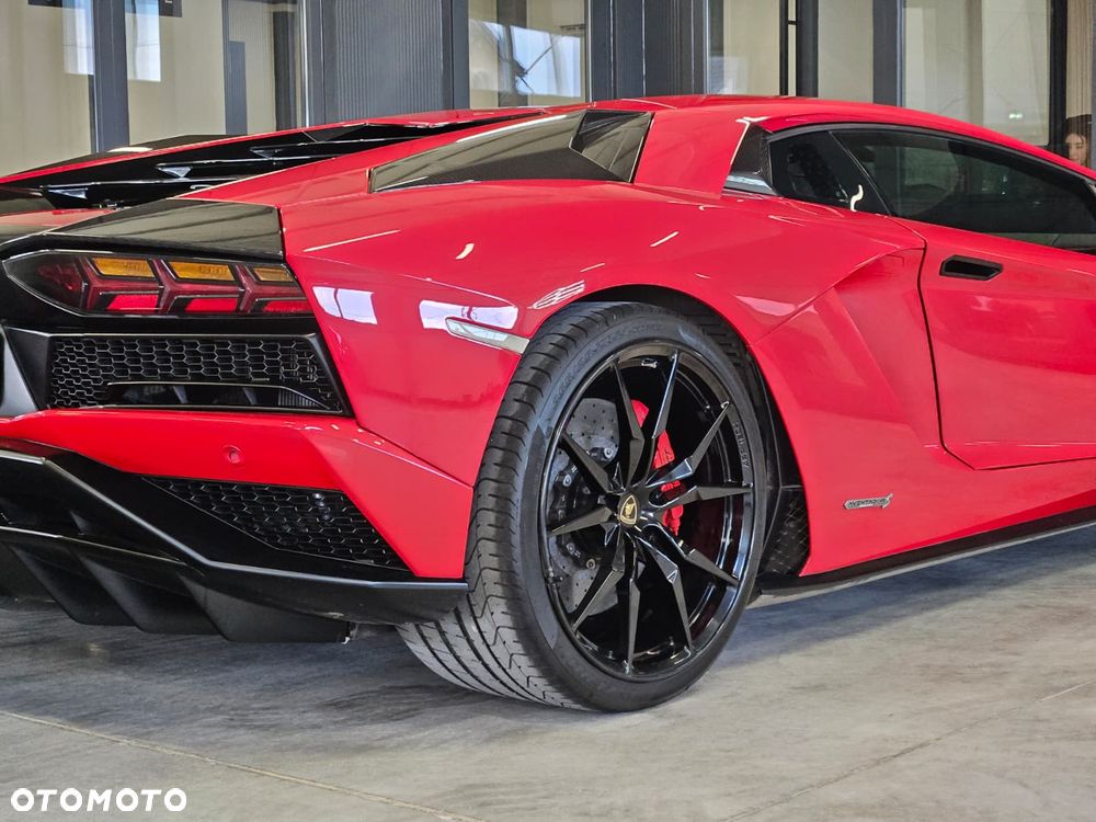 Lamborghini Aventador - 11