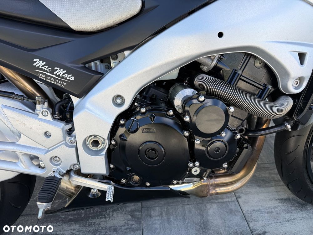 Suzuki GSR - 9