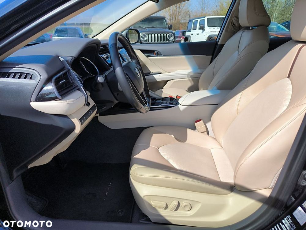 Toyota Camry - 13