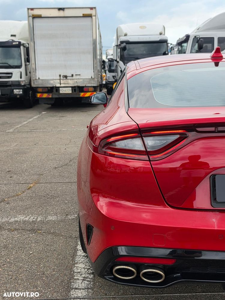 Kia Stinger - 9