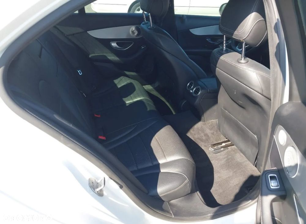 Mercedes-Benz Klasa C 300 9G-TRONIC AMG Line - 11