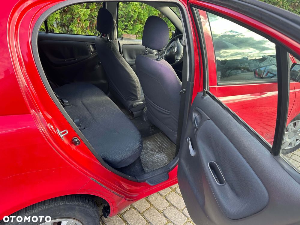 Toyota Yaris 1.0 Base - 6