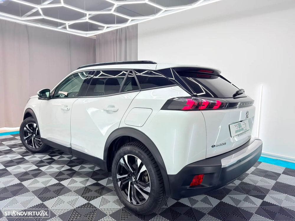 Peugeot e-2008 50 kWh Allure - 6