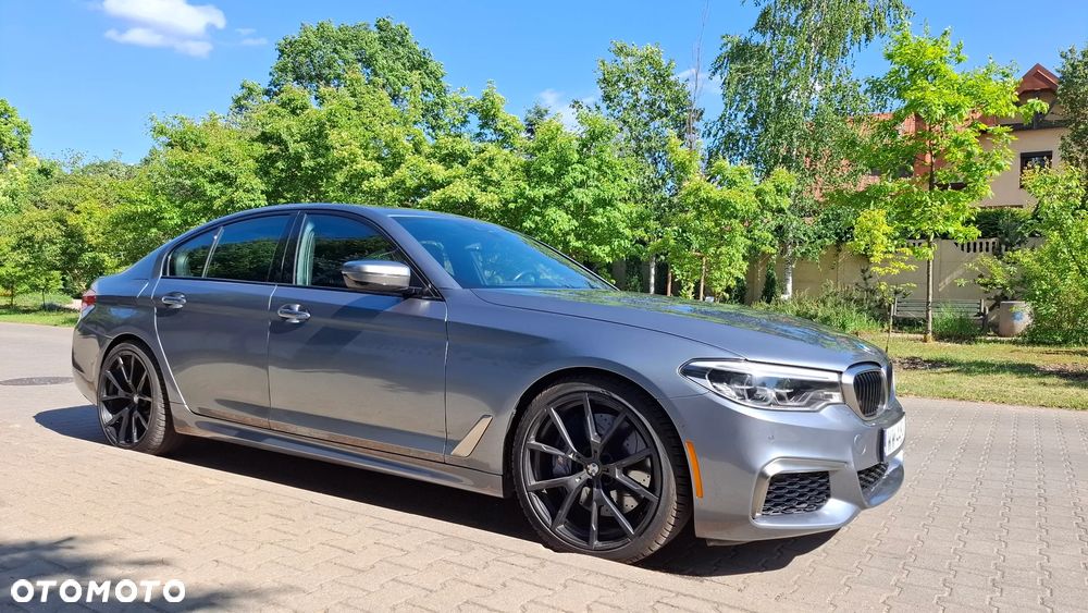 BMW Seria 5 M550i xDrive - 14