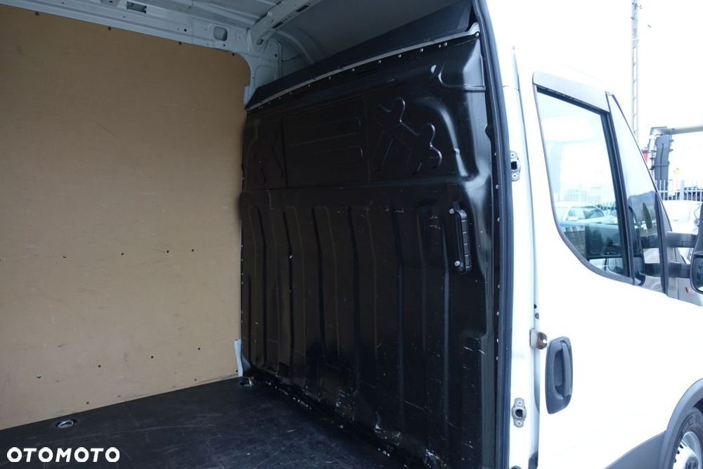 Iveco DAILY 35S18 / FURGON / BLASZAK / L4H2 / 3.0 / 180 KM / NAVI / KAMERA / - 18