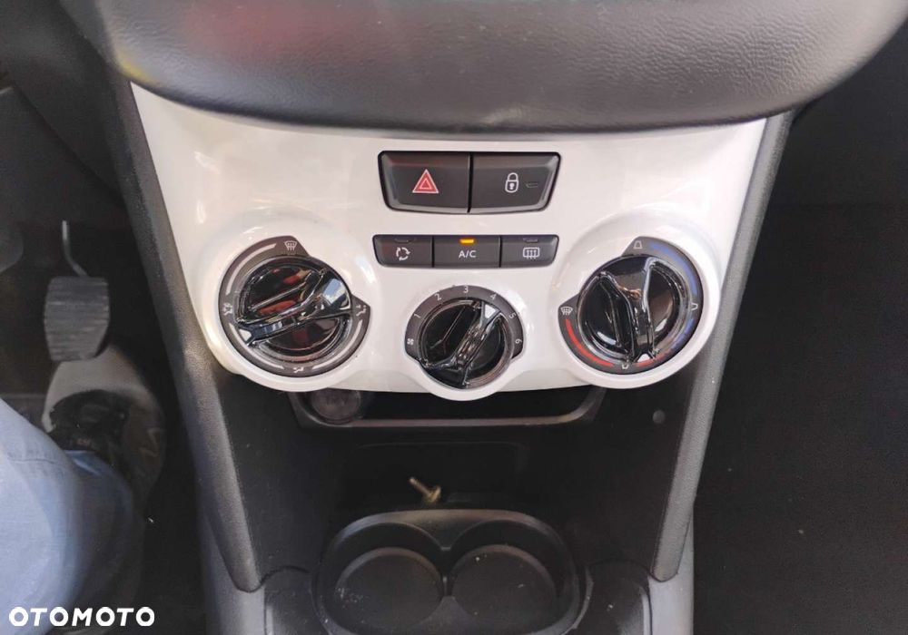 Peugeot 208 - 15