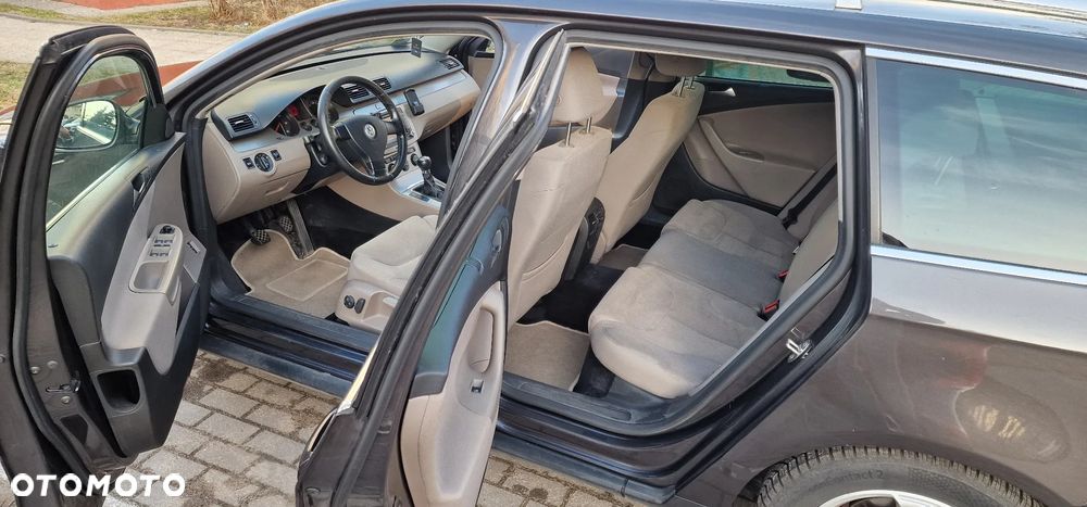 Volkswagen Passat 2.0 TDI DPF Comfortline - 8