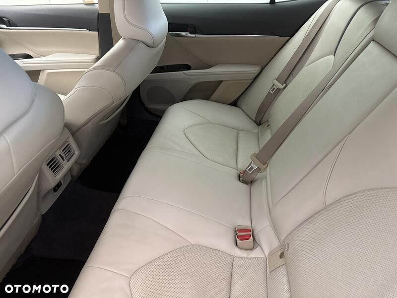 Toyota Camry 2.5 Hybrid Executive CVT - 20