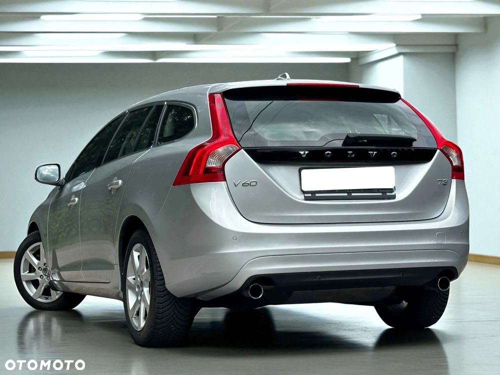 Volvo V60 T3 Momentum - 14