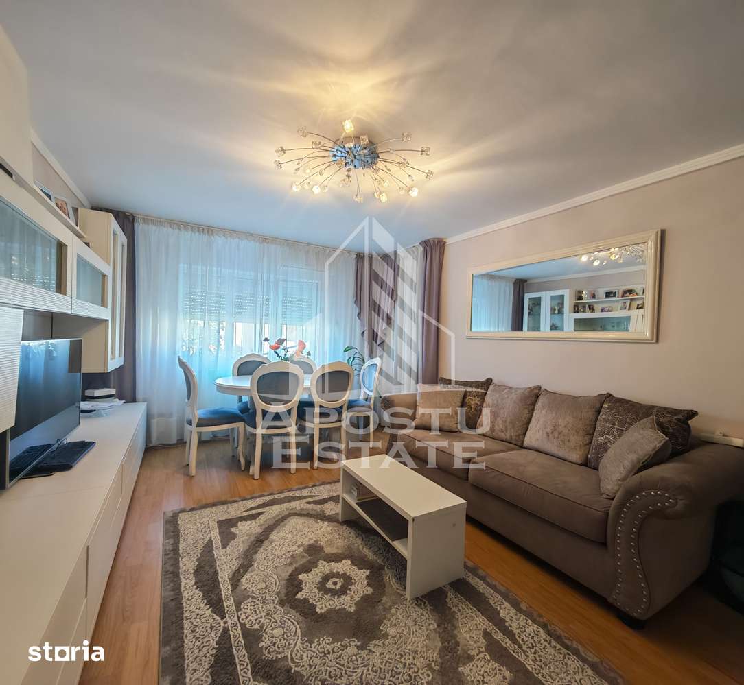 Apartament de vanzare cu 3 camere si 2 bai, decomandat, zona Lipovei — fotografia 1
