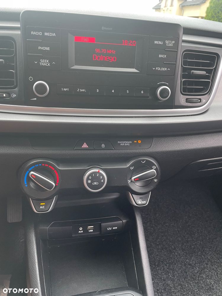 Kia Rio 1.2 Attract - 32