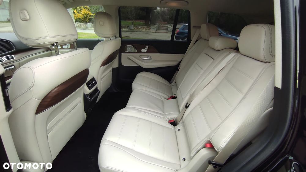 Mercedes-Benz GLS - 12