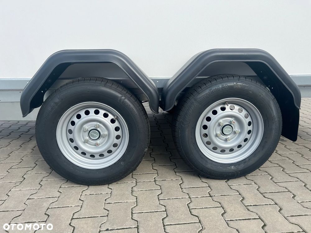 Brenderup Cargo CD 300 TB drzwi 300x155x185 cm , 2,5T - 4