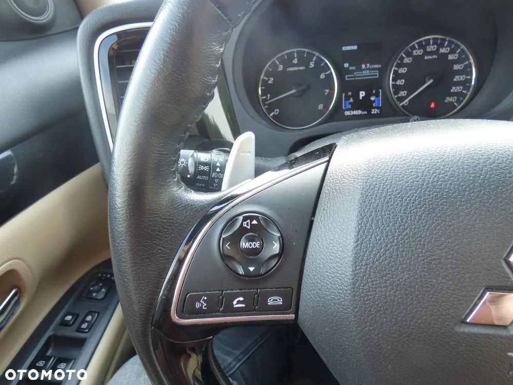 Mitsubishi Outlander - 18