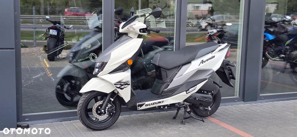 Suzuki Avenis - 23