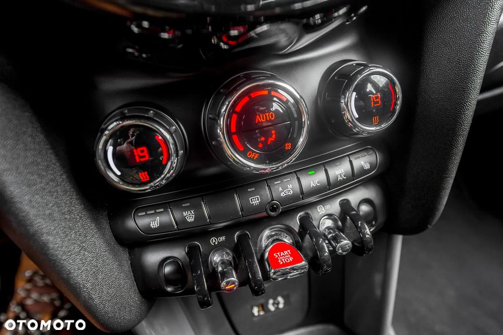 MINI Cooper Essential Trim - 26