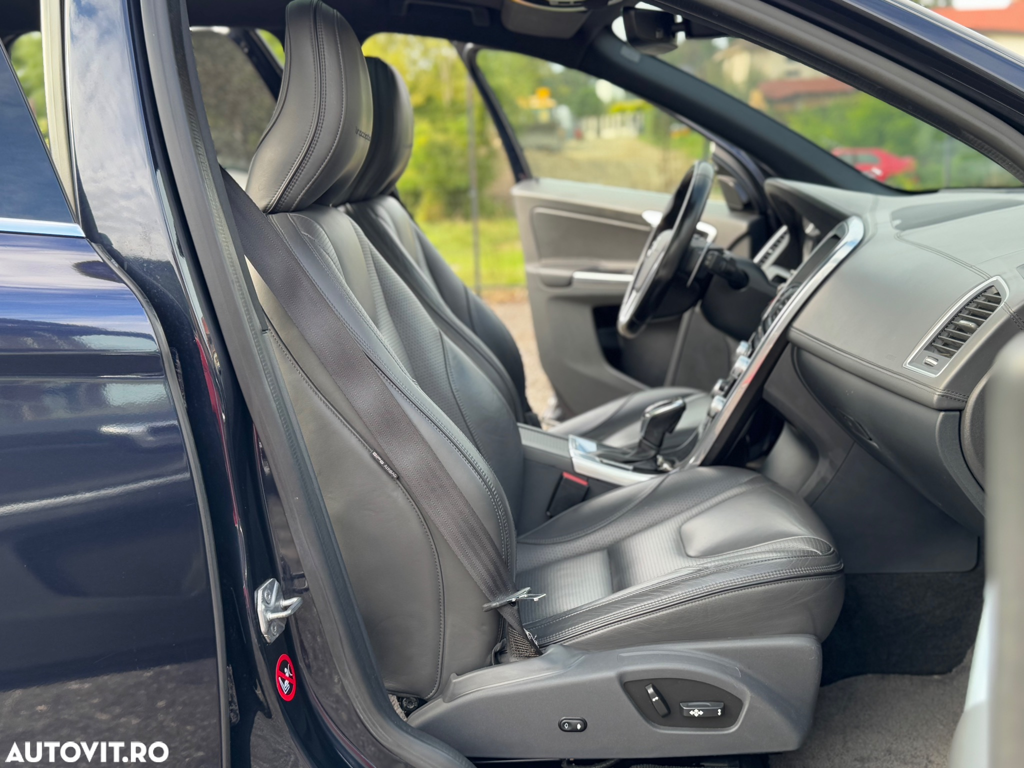 Volvo XC 60 D5 AWD Geartronic Summum - 11