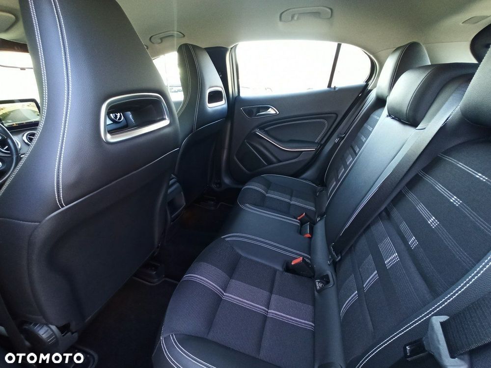 Mercedes-Benz GLA - 33