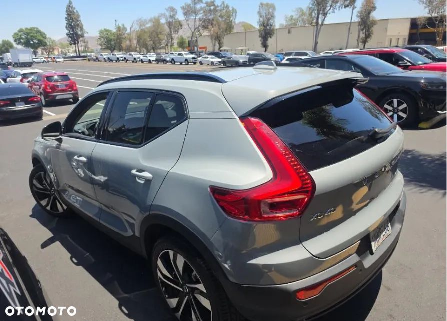 Volvo XC 40 B5 AWD Ultimate Dark - 5