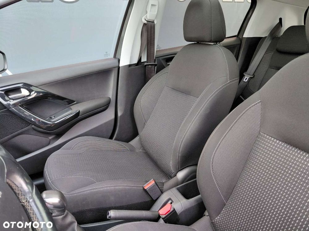 Peugeot 208 - 15