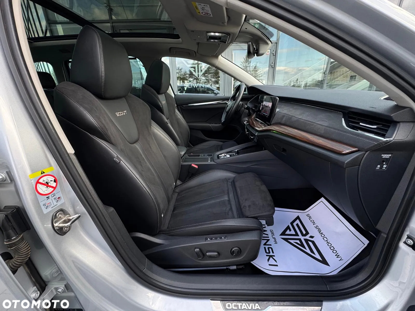 Skoda Octavia Combi 2.0 TDI DSG 4x4 Scout - 24