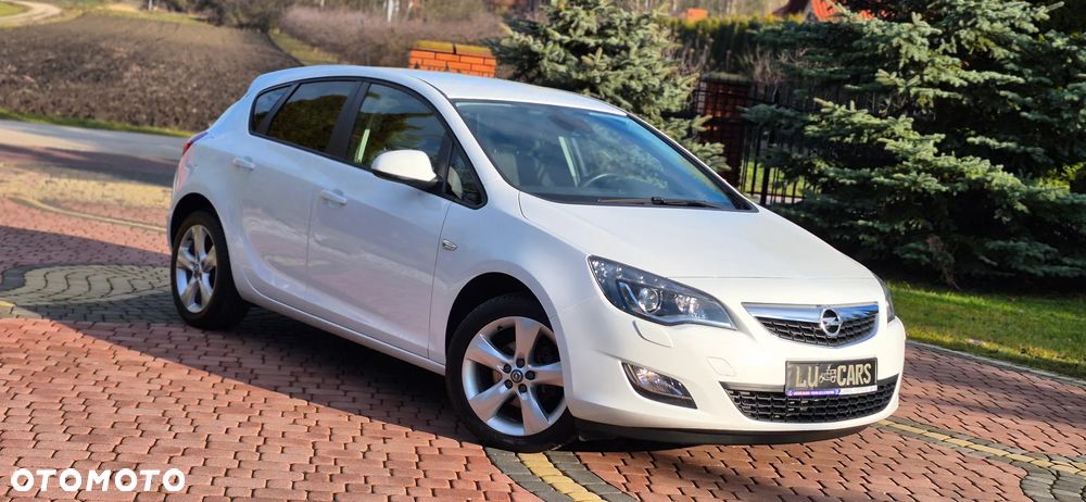 Opel Astra 1.4 ecoFLEX Cosmo - 2