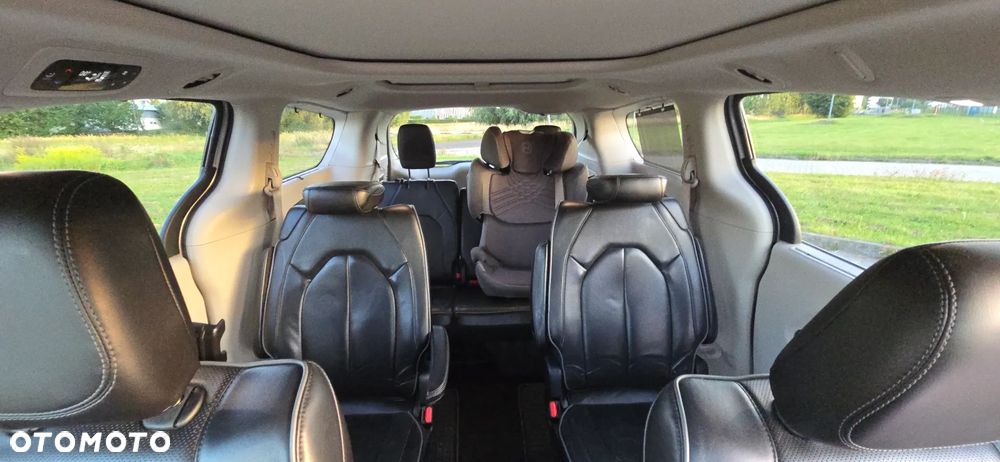 Chrysler Pacifica - 5