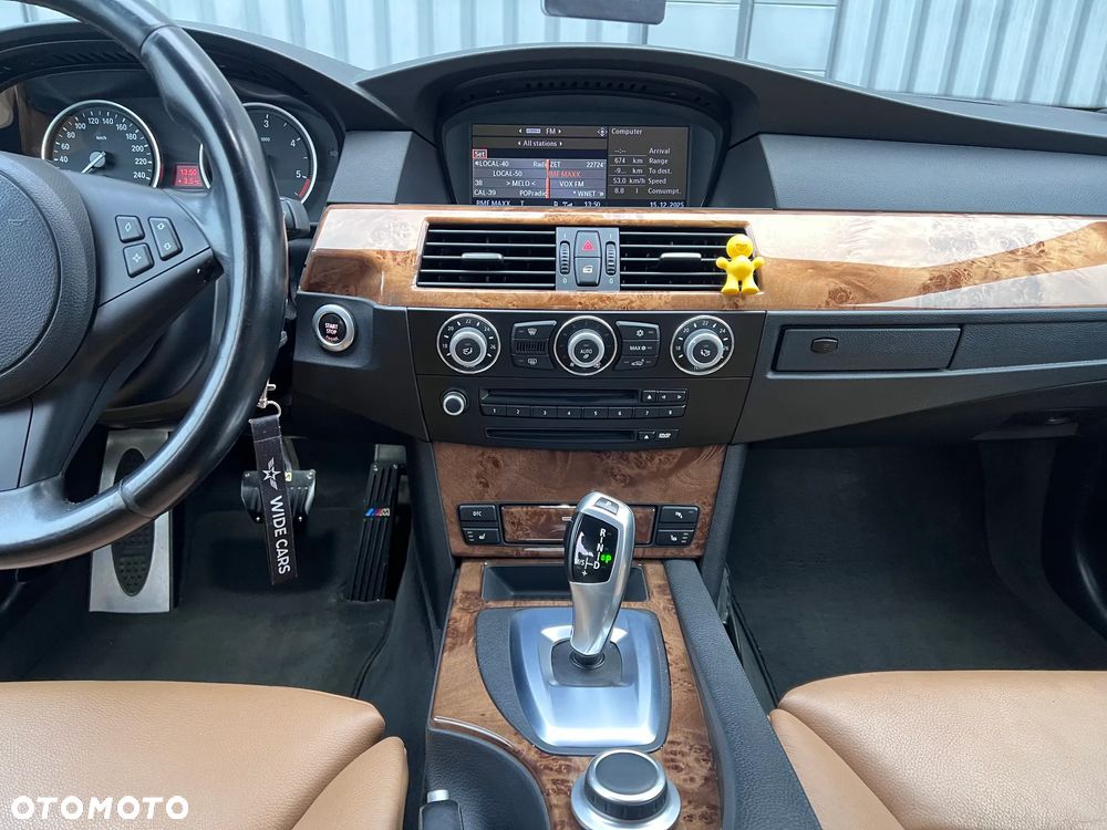 BMW Seria 5 525d - 12